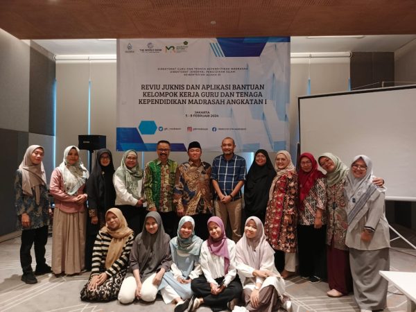 Plt DIREKTUR GTK TUTUP REVIU JUKNIS PKB, PESANKAN SEMANGAT BELAJAR