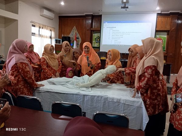 KETUA DARMA WANITA PERSATUAN  KEMENAG SLEMAN AJAK ANGGOTA MENJADI PIONIR DI MASYARAKAT