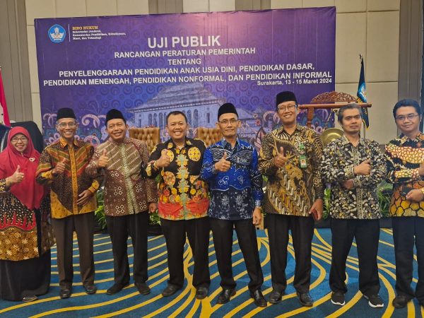 KEPALA MIN 1 SLEMAN IKUTI UJI PUBLIK RUU KEMENDIKBUDRISTEK