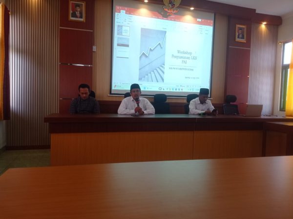 TINGKATKAN KOMPETENSI GURU DENGAN WORKSHOP PENYUSUNAN MODUL BELAJAR SISWA