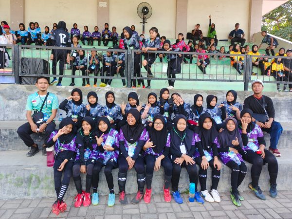Tim Sepak Bola Putri MIN 1 Sleman Lolos Babak Penyisihan Grup Kompetisi Milklife Soccer Challenge 2024.