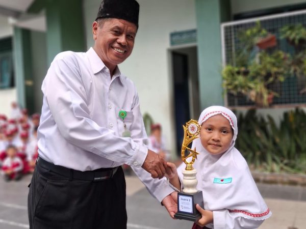 Siswa MIN 1 Sleman Nafisa Arita Alindya Raih Juara 2 Lomba Justicia Kids Got Talent pada Dies Natalis Fakultas Hukum UGM