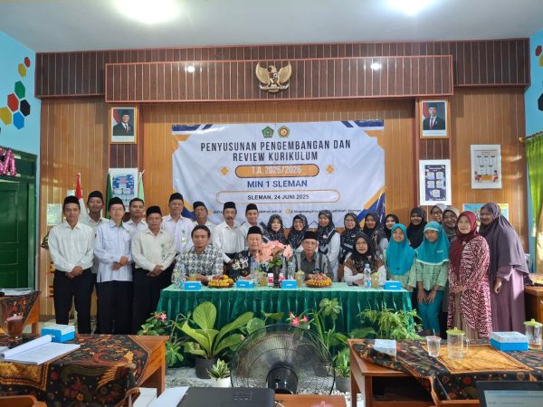 MIN 1 Sleman Gelar Penyusunan, Pengembangan, dan Review Kurikulum Tahun Ajaran 2025/2026