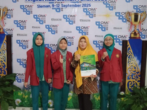 ✨ Tiga Siswi Terbaik MIN 1 Sleman Tunjukkan Prestasi di Olimpiade Madrasah Indonesia 2025 ✨