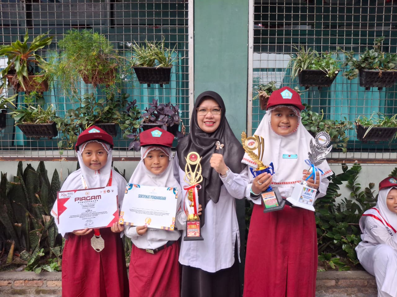 MIN 1 Sleman Bangga! Siswa-Siswi Berprestasi di Lomba Menyanyi, Taekwondo, dan Mewarnai