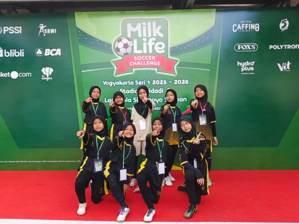 Berkeringat Demi Prestasi, Siswa MIN 1 Sleman Ramaikan Milklife Soccer Challenge DIY