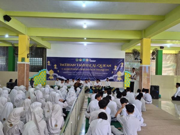 Bangga Menjadi Santri! Siswa Siswi MIN 1 Sleman Berpartisipasi dalam Peringatan Hari Santri Nasional & Wisuda Tahfidz Bersama Madrasah Integrasi Sleman