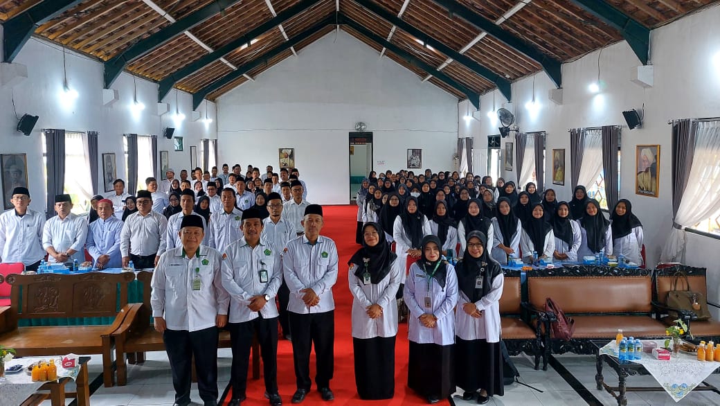 "Guru MIN 1 Sleman Tingkatkan Kompetensi melalui IHT Implementasi KMA 1503"