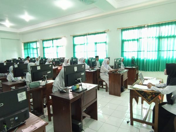 “Dari Doa Menuju Prestasi: Siswa MIN 1 Sleman Jalani TKAD dengan Penuh Semangat”