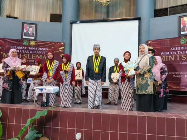 MIN 1 Sleman Gelar Akhirussanah dan Wisuda Tahfidz Kelas VI Tahun 2026