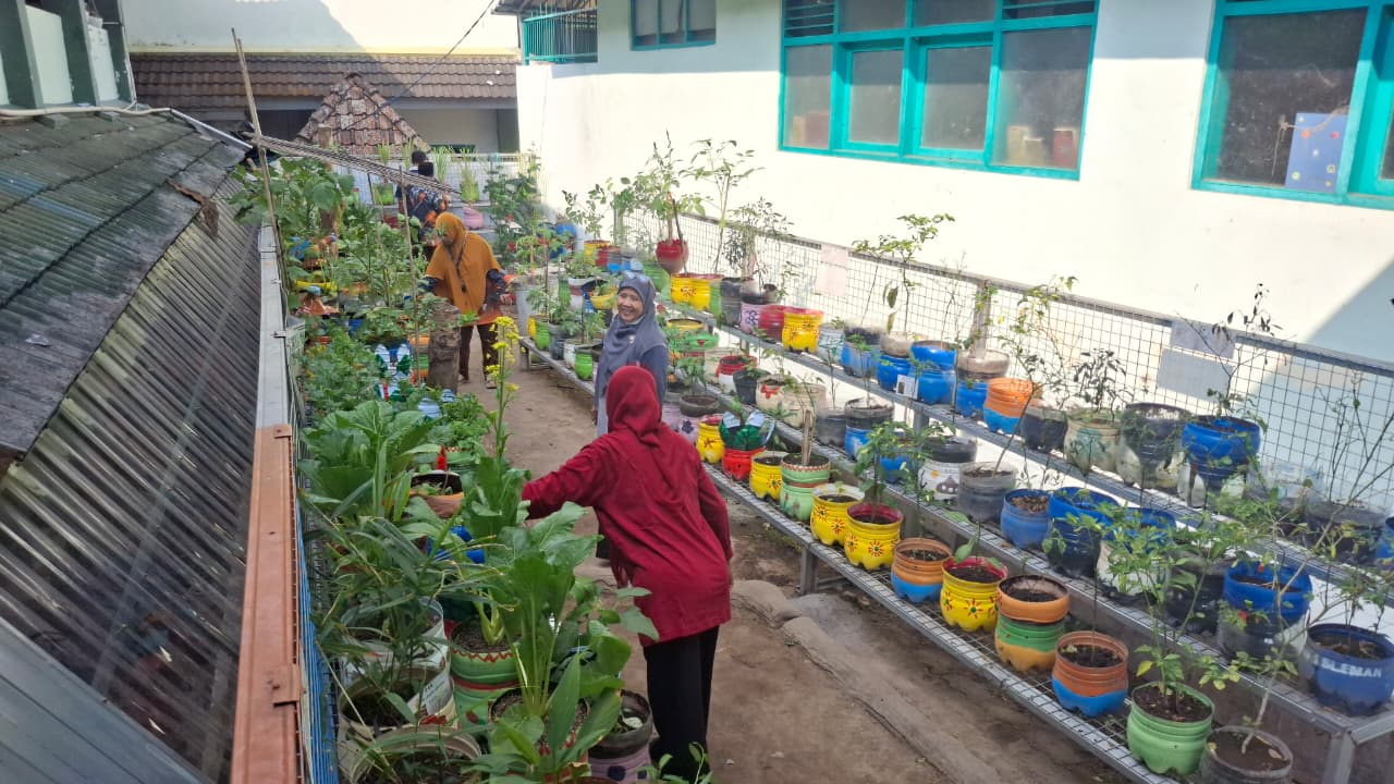 Persiapan Penilaian Adiwiyata, MIN 1 Sleman Gelar Bersih Lingkungan