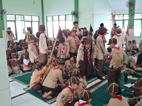 Pramuka Berkarya MIN 1 Sleman Belajar Tali Temali