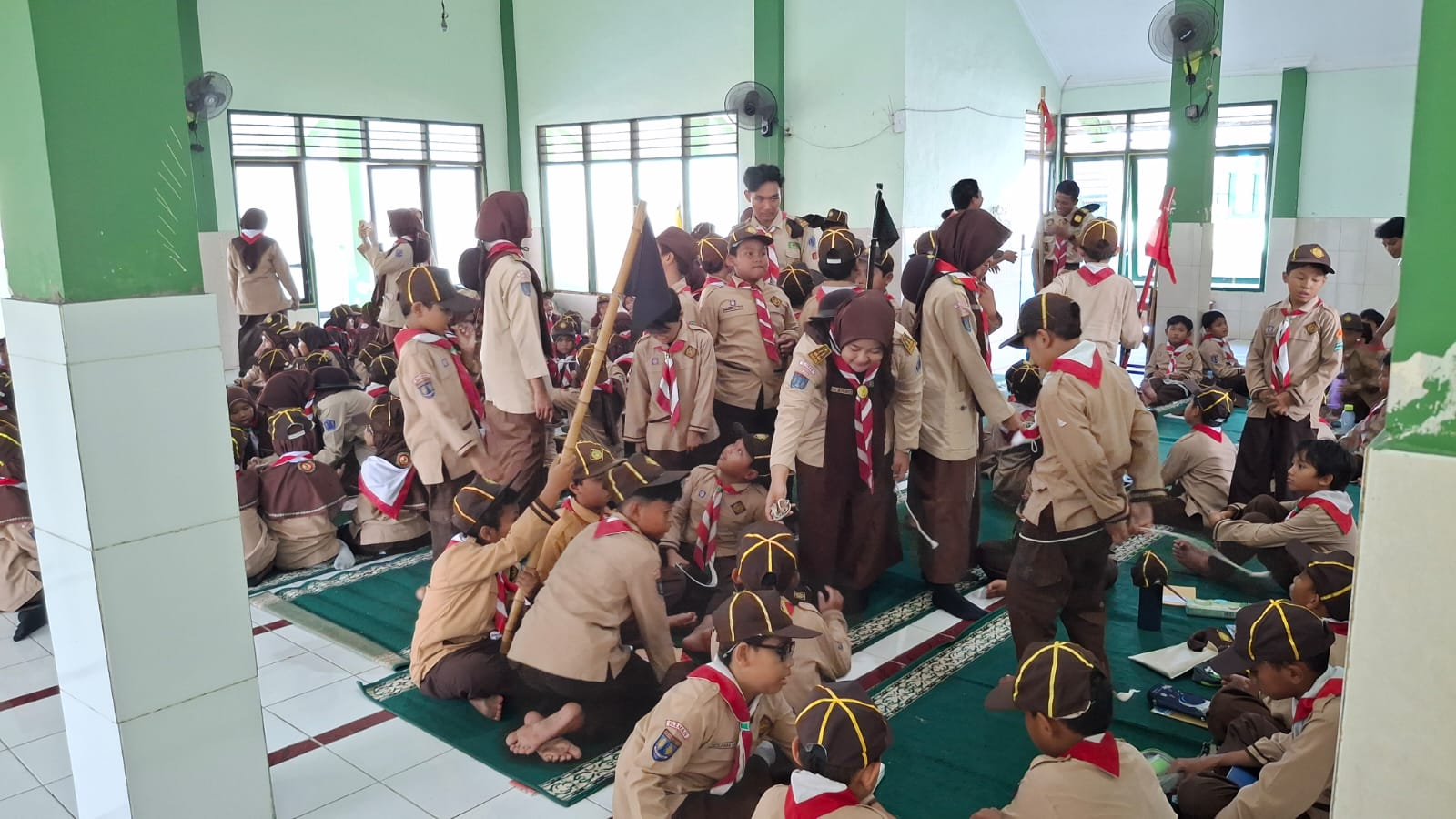 Pramuka Berkarya MIN 1 Sleman Belajar Tali Temali Pramuka Berkarya MIN 1 Sleman Belajar Tali Temali