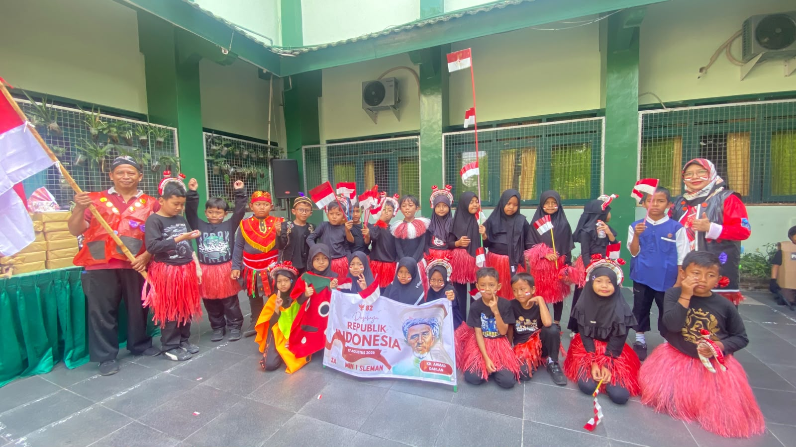 Pawai Kemerdekaan MIN 1 Sleman Meriahkan HUT ke-81 RI Pawai Kemerdekaan MIN 1 Sleman Meriahkan HUT ke-81 RI