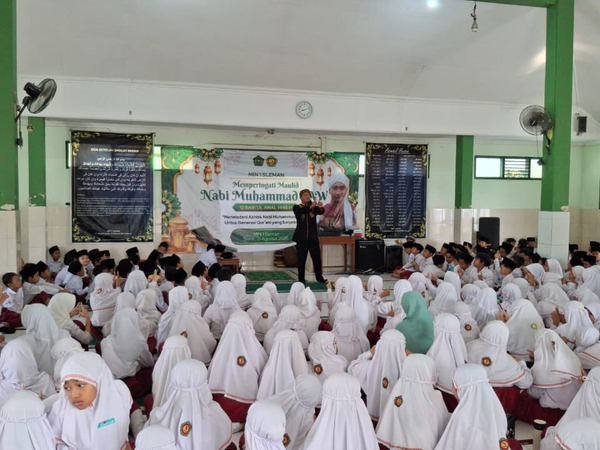 MIN 1 Sleman Peringati Maulid Nabi dengan Pengajian